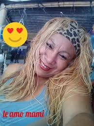 En Diana hicimos este álbum con mucho cariño para todas las mamás. En él  encontrarán una felicitación personal para cada una, decorada con una  fotografía y su nombre como el centro de