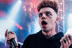 В публикации на своей страничке в instagram он в очередной раз удивил фанатов, показав им глаза без линз и улыбку без грилз. Morgenshtern Klava Koka Sharlot I Dr Kto Oni Kumiry Novogo Pokoleniya I Pochemu Molodezh Bez Uma Ot Nih Homsk Pevcy Koncert Fanatka