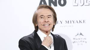 Detectan la grave afección cerebral de Raphael con pésimas noticias para  2025