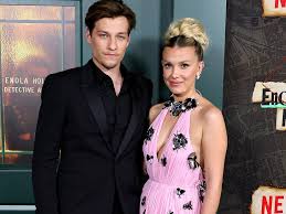 ¡Bomba! Millie Bobby Brown Adopta Bebé con Jake Bongiovi: ¡Impactante!
