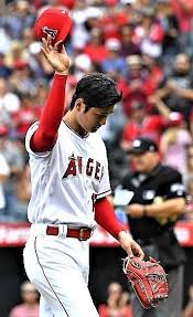 Последние твиты от 大谷翔平ohtani shohei(@shoheisaveus). Ohtani Leads The Angels Shohei Ohtani Of The Angels Of Anaheim Tips His Cap To Fans As He Leaves In The Eighth Inning Angels Baseball Athlete Favorite Team