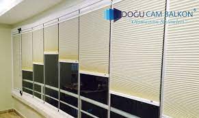 Özellikle açılı ortamlara uygulanabilir olması sebebiyle ve farklı renk seçeneklerine sahip olması nedeniyle sıkça kullanılmaktadır. Diyarbakir Plise Perdeli Cam Balkon Dogu Cam Balkon Otomasyon Sistemleri Ve Aluminyum Dograma