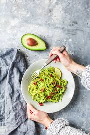 Pasta Mit Avocado Grunkohl Pesto Und Getrockneten Tomaten Eat This Foodblog Vegane Rezepte Stories Rezept Pesto Vegane Pasta Rezepte Leckere Vegane Rezepte