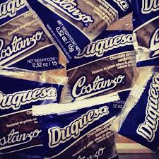 En zapopan, jalisco, decenas de personas se formaron para recibir despensas de parte de presuntos integrantes del cártel. Photos At Chocolates Costanzo Zapopan Jalisco