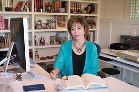 Isabel allende publica esta semana 'mujeres del alma mía', entre memoria personal y ensayo sobre las reivindicaciones de la mujer. Invincible Women Isabel Allende And Other Remarkable Women Immigrants A Women S Thing