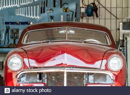 Brown saw cut old timer handles with heat treated back springs, deep nail grove for easy opening. Classic Car Mechanic Stockfotos Und Bilder Kaufen Alamy
