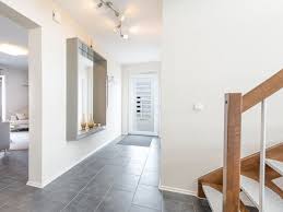This kind of image (modernen flur gestalten 80 inspirierende ideen archzine moderner flur) above can be branded along with:placed through admin at july, 6 2019. Den Flur Einrichten Ideen Tipps Hingucker