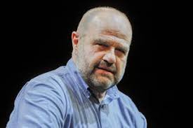 Gwiazdor zapuścił bowiem imponującą brodę. Cezary Zak Znowu Przytyl Wczoraj Fotoreporterzy Zrobili Mu Zdjecia Zobaczcie Jak Teraz Wyglada Foto Super Express Wiadomosci Polityka Sport