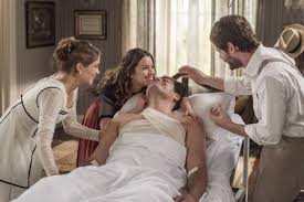 Charlotte (isabella santoni) vai salvar a festa de casamento de ema (agatha moreira) e ernesto (rodrigo simas), em orgulho e paixão. Orgulho E Paixao Camilo Salva Darcy Da Morte E Rapaz Forja Sua Morte Tv Foco