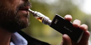 Penggunaan vape di indonesia banyak menimbulkan pro dan kontra mengenai dampak yang disebabkan oleh vape. Korban Berjatuhan Rokok Elektrik Ternyata Bisa Meledak Merdeka Com