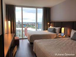 Universal Orlando S Aventura Hotel Provides Modern Comfort At An Affordable Price Universal Orlando Rooftop Restaurant Hotel