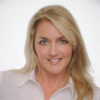 Dana Hyde's Instagram, Twitter & Facebook