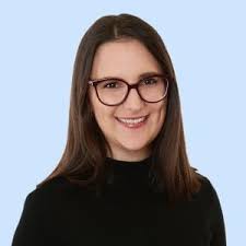 Australian mother helps solve British author murder.