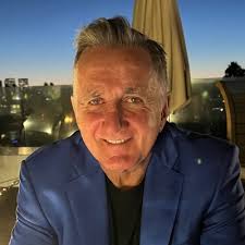 flyhumanfly #hoka #brandbuilding