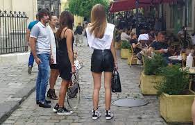Дізнайтеся про минулі і майбутні події міста. Yak U Centri Lvova Gulyayut Turisti Foto Video Novini Lvova