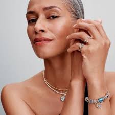 Charm Stella Intrecciata Luminosa