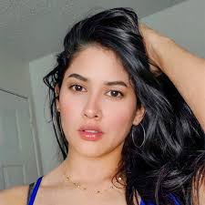 Hello! Is my baby sitting in her car seat safely? Anxious FTM