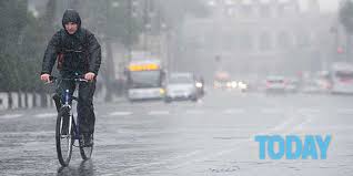 La protezione civile ha diramato un avviso di condizioni meteo avverse che segnala anche un codice giallo per allerta vento in tutta la regione. Meteo Allerta Maltempo Roma E Lazio Temporali E Vento In Arrivo