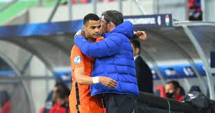 Op de herdgang spelen touzani en gakpo een wedstrijdje voor eindhovenaar gakpo's grootste fan. Waarom De Kans Groot Is Dat Gakpo Niet Meer Terugkeert Bij Jong Oranje Op Ek In Hongarije Jong Oranje Ad Nl
