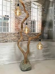 Leo Saved To Loftaussergewohnliche Stehlampe Aus Gekrauselter Alter Eiche Diese 300 Cm Hohe Stehleuchte Ist Stehlampe Stehlampe Holz Holzbeize