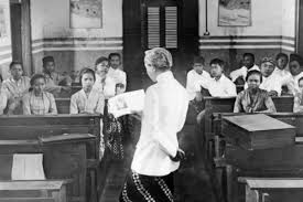 Kesatuan hidup manusia yang terikat oleh suatu sistem adat corak penglibatan ekonomi antara kaum dalam kegiatan ekonomi yang berbeza telah menjadikan. 6 Fakta Menarik Sistem Pendidikan Indonesia Masa Kolonial Belanda