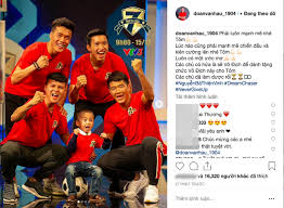 Dựa vào cử chỉ thân mật của cả hai cùng chiếc bánh đề dòng chữ số lượng khoảnh khắc họ đứng chung khung hình chỉ đếm trên đầu ngón tay và chủ yếu do đoàn văn hậu đưa lên. Dong Status Cáº£m Xuc Cá»§a VÄƒn Háº­u Va Quang Háº£i Sau Chiáº¿n Tháº¯ng Lá»‹ch Sá»­ Cac Chu Há»©a La Sáº½ Danh Táº·ng Chá»©c Vo Ä'á»‹ch Cho Tom Cac Chu Ä'a Lam Ä'Æ°á»£c