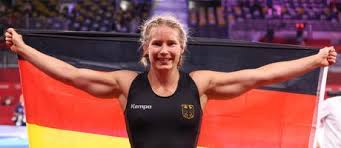 Woman to win back to back wrestling world titles since tricia saunders in 1999. Apoyqonqcbmr6m