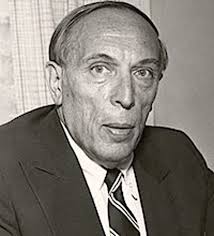 Cranston natives Tanzi, DiMaio honored at URI's 129th commencement ceremony 