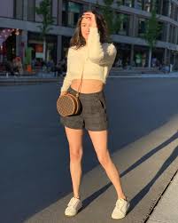 Тнιѕ ιѕ α fαиραgє fσя тнє α¢тяєѕѕ, αиυѕнкα ѕнєтту. Divyakhoslakumar Divyakhoslakumar Instagram Photos And Videos
