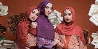 Bubuk berlian murni sangat ampuh untuk meningkatkan kemilau kulit wanita cantik usia 40 tahun ke atas. Tren Ramadan 2020 Layering Dan Sarimbitan Dream Co Id