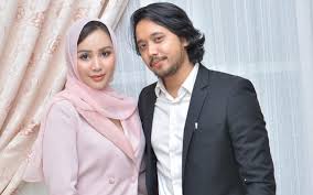 Nadiyah shahab with salted egg charcoal cake slice. Ben Ali Nadiyah Shahab Sumbang Rm40 000 Bantu Rakyat Palestin