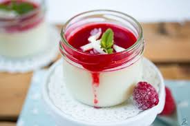 Panna Cotta Mit Himbeer Sauce Einfaches Familienrezept Rezept Rezepte Einfacher Nachtisch Panna Cotta