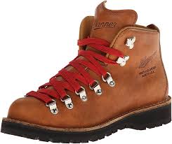 Amazon Com Danner Women S Mountain Light Cascade Hiking Boot Brown 6 M Us Hiking Boots Hiking Boots Hiking Boots Fashion Boots