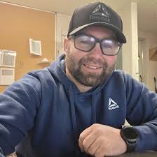 what time is the parade of lights expected to start tonight?