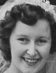 Elsie Moore's Instagram, Twitter & Facebook