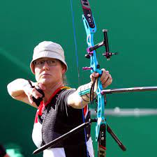 Recurve archers shoot at a target 70. Olympia 2021 Bogenschiessen Bei Den Olympischen Spielen In Tokio Zeitplan Teilnehmer Regeln Mehr Sport