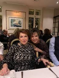 Βάλια μάνδρου is on facebook. San Optikh Apath Oi Oloidies Didymes Iwanna Kai Xristina Mandroy Milhsan Se Ekpomph Ston Skai Ellada Iefimerida Gr