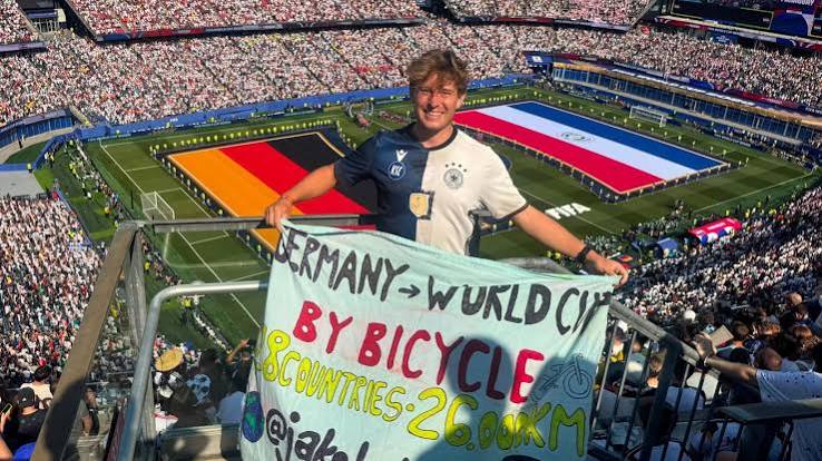 Zur Fußball-WM fuhr er mit dem Rad – und erlebte Deutschlands Aus | STERN.de