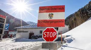 Austria and italy have become embroiled in a dispute over dual citizenship in italy's border region of south tyrol. Tensions Grow After Austrian Threat To Send Troops To Italian Border Euractiv Com