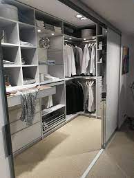 Atemberaubende begehbarer kleiderschrank mit angefertigte regale bieten viele schuhe und kleidung lagerung von red rock. 11 Begehbarer Kleiderschrank Im Schlafzimmer Ideen Begehbarer Kleiderschrank Zimmer Begehbarer Kleiderschrank Im Schlafzimmer