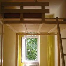 Erwachsene können sich eine gemütliche leseecke, einen geräumigen arbeitsplatz oder einen begehbaren kleiderschrank einrichten. Hochbett Selber Bauen Hochbett Selber Bauen Hochbett Bauen Kleine Zimmer Einrichten