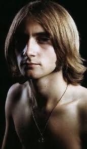 So, Scotty had a missing finger and Stephen Hawking was confined to a  wheelchair. Was there any other actors who had some type of disability, and  still continued to act?