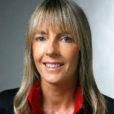 Carolyn Winnett's Instagram, Twitter & Facebook