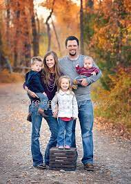 Caralee Case Photography Family Pictures Fall Colors Portraits Family Of 5 Pose Fall Family Photos Photography Poses Family Fall Family Portraits