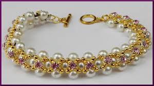 Check out our anleitung perlen fädeln selection for the very best in unique or custom, handmade pieces from our shops. Diy Armband Aus Perlen Und Strasssteinen Fadeln Beaded Bracelet With Pearls And Rhinestones Perlenarmbander Perlenarmbander Anleitung Handgemachte Ohrringe