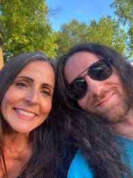 Linda Cardone's Instagram, Twitter & Facebook