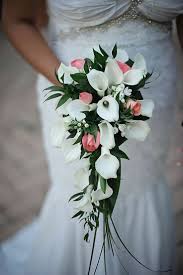 156 besten blumen bilder auf pinterest hochzeitsblumen, brautsträuße und hochzeiten. Weisse Callas Rosa Rosen Kleiner Blumenstrauss Wasserfall Elegant Hochzeit Fliessen Hochzeit Dekoration Ideen Blumenstrauss Hochzeit Kleiner Blumenstrauss Brautstrauss