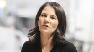 Russland verbreitet Fake-News über Annalena Baerbock zu Escort-Kontakten