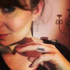 Aquarius Sign Finger Tattoo Zodiac Ink Youqueen Girly Tattoos Aquarius Finger Tattoos Aquarius Tattoo Aquarius Constellation Tattoo