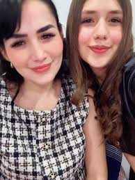 El mejor regalo esta Navidad es nuestra familia unida 🤗🎄 Que Dios siga  bendiciendo nuestro hogar 🙏 Una mágica navidad para mi princesa, y pasar  en la cama com ustedes dos jugando